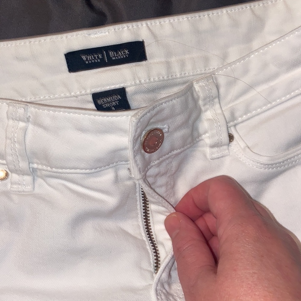 White House Black market Bermuda Short size 4. - Picture 5 of 6